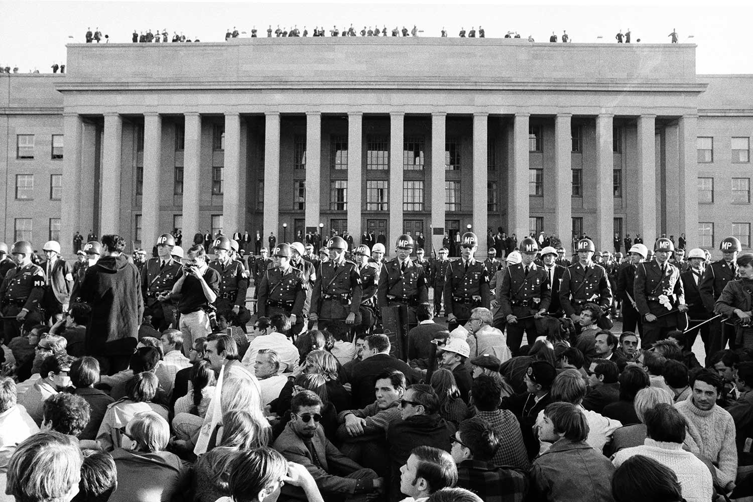 WASHINGTON+SITTING-1967-043-1500